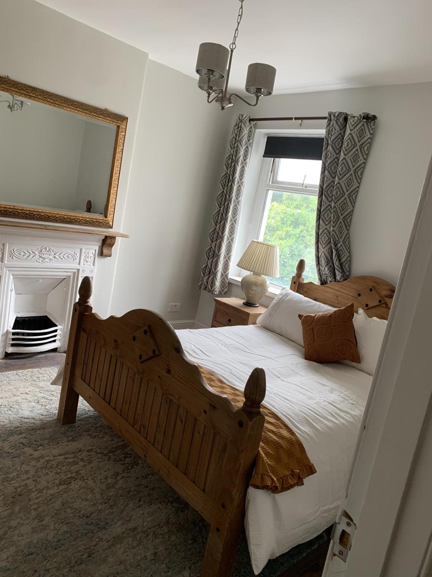 Adanhouse-Stockland Spacious 5 Bedroom House Sleeps 12 Private Garden Cardiff Extérieur photo